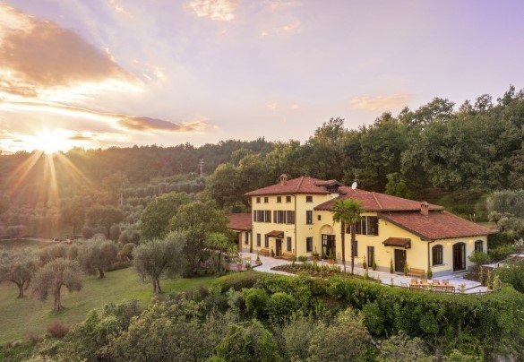 The main body of the villa stands in the most panoramic position on the hill – Tenuta Navelli