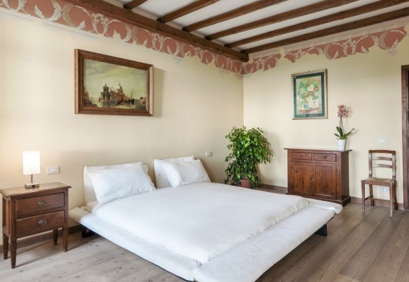 The welcoming double bedroom n.1 in the annex with ensuite bathroom n.1 - Tenuta Navelli