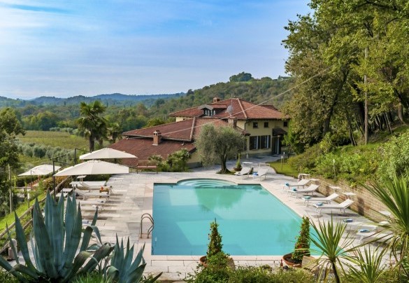 The rectangular shaped swimming pool is located in one of the most panoramic points of the entire property – Tenuta Navelli
