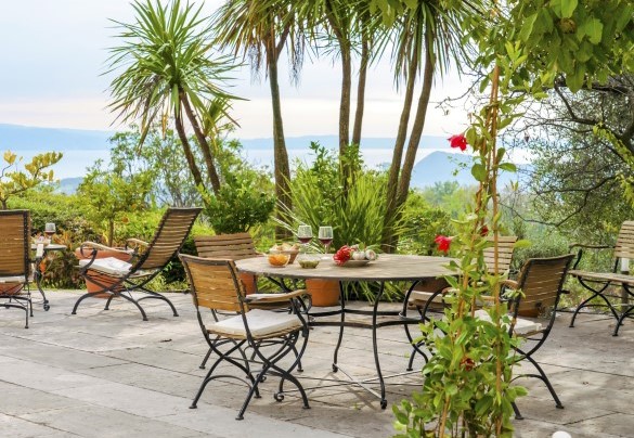 The paved terrace facing the lake is set up with benches, tables, chairs for your moments of relaxation outdoors – Tenuta Navelli