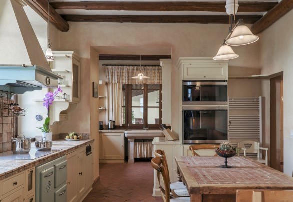 The large built-in kitchen is equipped with every accessory - Tenuta Navelli