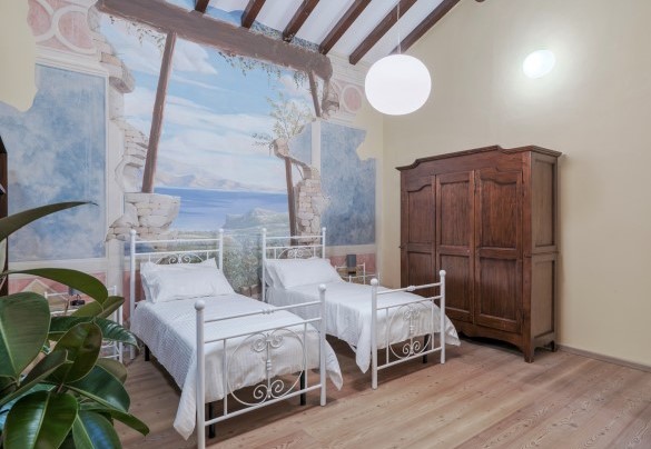 Twin (walkthrough) bedroom with joinable beds n.4 on the first floor – Tenuta Navelli