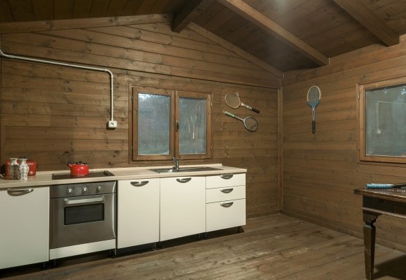 A small refreshment corner with simple but functional furnishings in the Clubhouse – Tenuta Navelli
