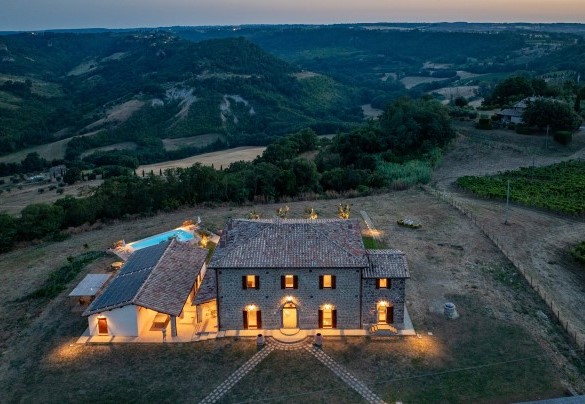 La proprietà nei bagliori del tramonto - Tenuta Orsini 