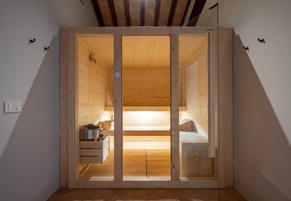 La sauna con uscita diretta in giardino, lato piscina. Annesso - Tenuta Orsini 