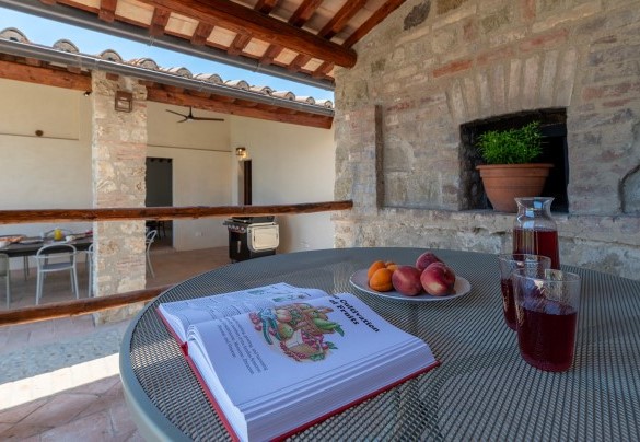 Il piccolo portico collegato alla cucina della villa - Tenuta Orsini