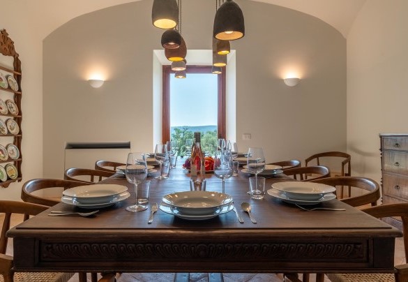 La sala da pranzo collegata all’ingresso - Tenuta Orsini 