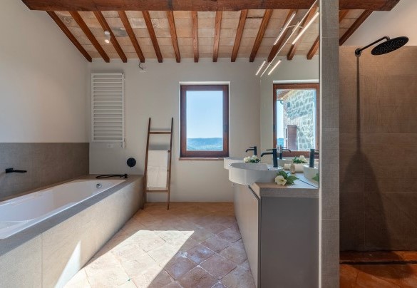 Bagno en-suite n.6 con doccia e vasca - Tenuta Orsini 