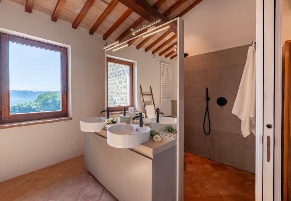 Bagno en-suite n.6 con doccia e vasca - Tenuta Orsini