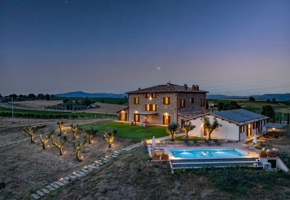 La proprietà nei bagliori del tramonto - Tenuta Orsini 