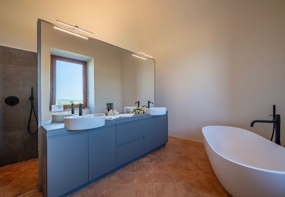 Bagno en-suite n.5 con doccia e vasca - Tenuta Orsini 