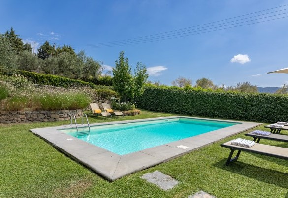 La piscina gode di una splendida posizione panoramica sul retro della casa  - Tenuta Sagherina