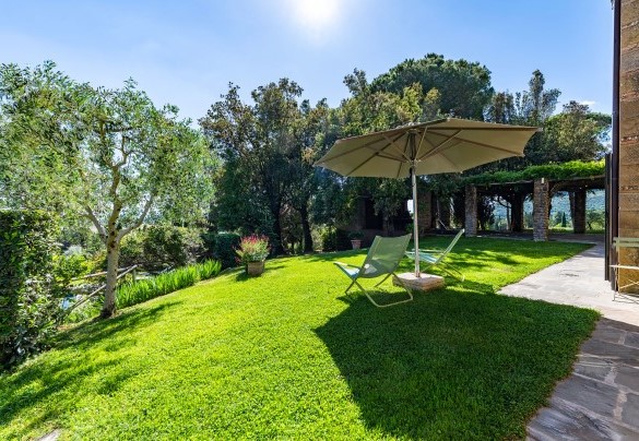 The meticulously maintained outdoor area - Tenuta Sagherina