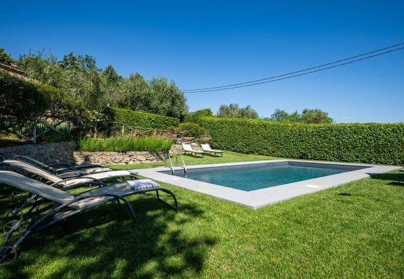 The swimming pool is set within the estate's grounds - Tenuta Sagherina