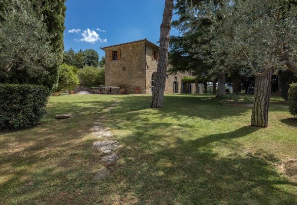 Il curato giardino immerso nel verde - Tenuta Sagherina   