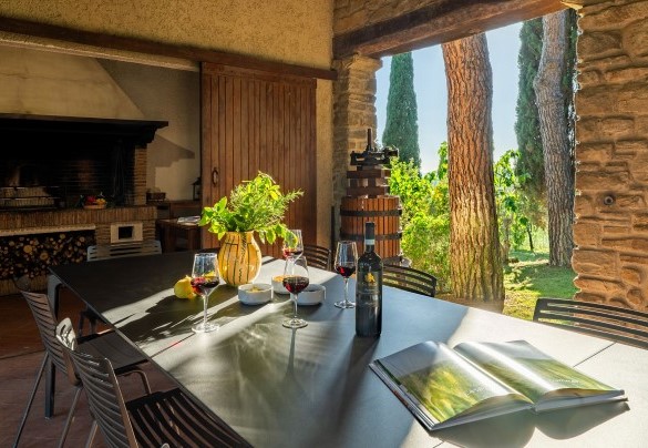 The shaded outdoor table - Tenuta Sagherina