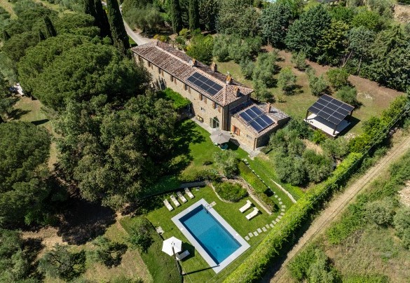 Surrounded by the unspoiled nature of the Val d’Esse valley, east of Cortona - Tenuta Sagherina