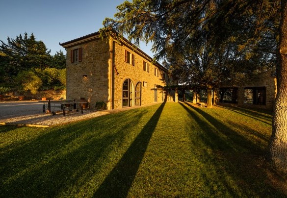 The property bathed in the colours of sunset - Tenuta Sagherina