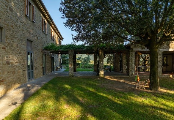 The garden area arranged just outside the farmhouse - Tenuta Sagherina