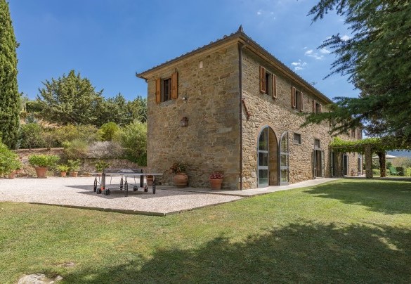 Immersa nella natura brillante della Val d’Esse, un’area a est di Cortona - Tenuta Sagherina