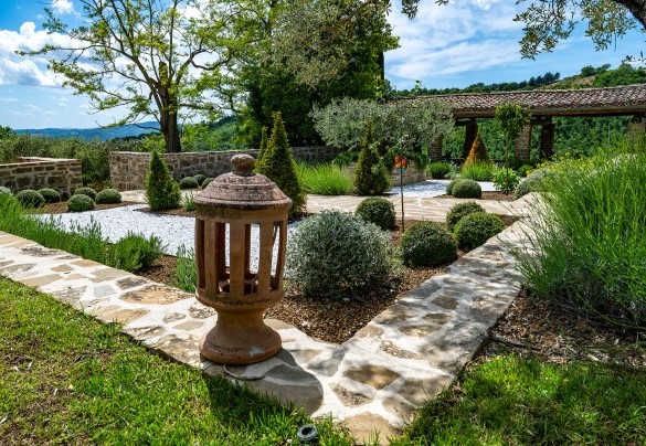 The well-kept garden - Tenuta Santa Cristina