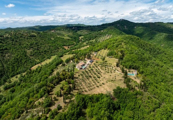  The villa is surrounded by hills - Tenuta Santa Cristina
