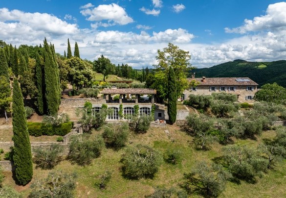The villa is located in the green heart of Umbria - Tenuta Santa Cristina