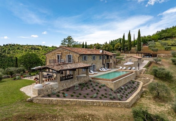 Originally a farmhouse, it has now been completely renovated - Tenuta Santa Cristina