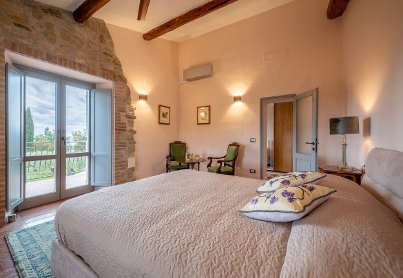 Double bedroom no.5 with access to the terrace - Tenuta Santa Cristina