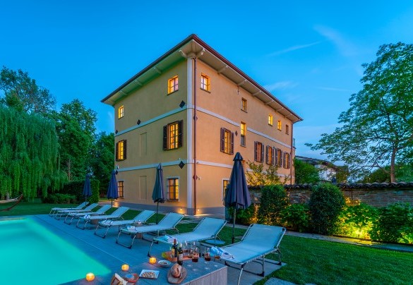 La piscina si trova accanto alla villa - Tenuta Schiavon Barrero