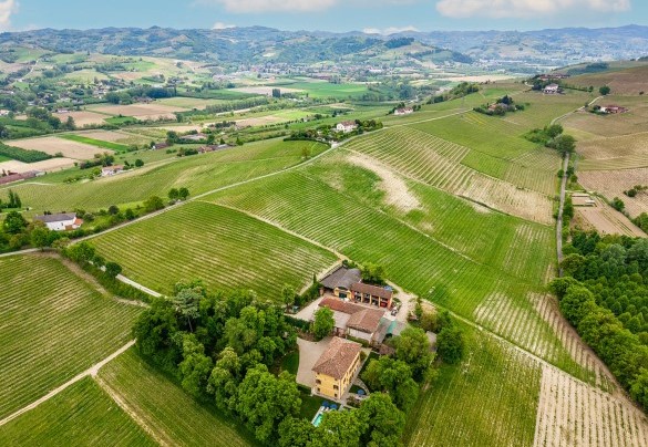 Circondata da rigogliosi vigneti, tranquille colline e splendidi borghi - Tenuta Schiavon Barrero