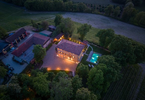 Il parco è dotato di impianto di illuminazione - Tenuta Schiavon Barrero