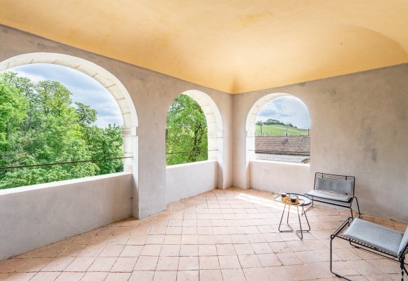 La bella loggia al secondo piano sulla facciata principale della villa Tenuta Schiavon Barrero