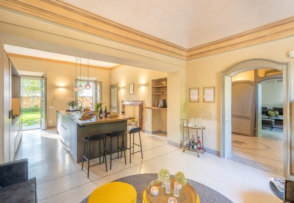 La grande cucina preceduta da un’area living - Tenuta Schiavon Barrero