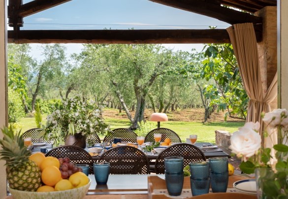 La zona pranzo esterna – Terra di Siena
