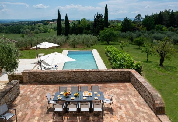 La terrazza di fronte alla casa – Terra di Siena