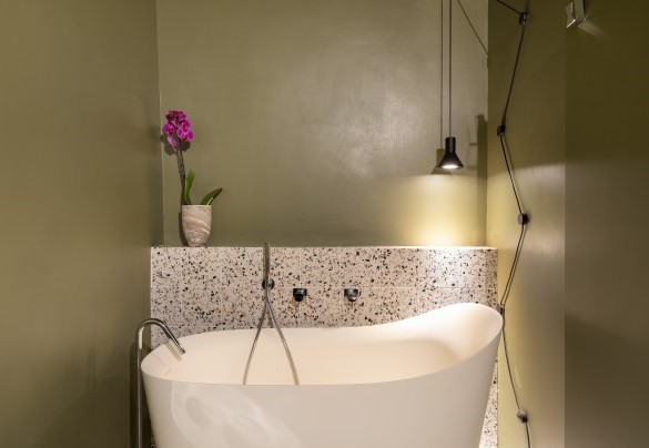 Bagno con vasca n.1 en suite alla camera n.1 – Terra di Siena