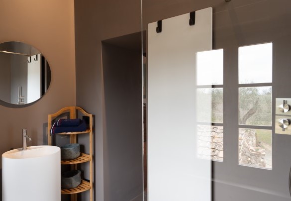 Bagno n. 5 con doccia, lavatrice e asciugatrice – Terra di Siena