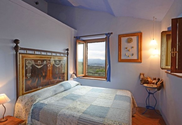 La camera matrimoniale con divano letto matrimoniale al primo piano - Terra San Raffaele