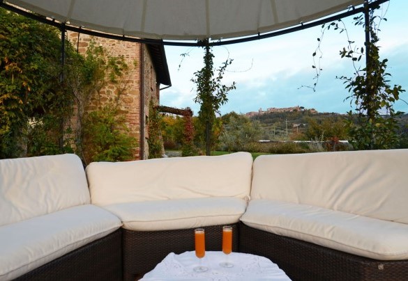 Un angolo relax nel giardino - Terra San Raffaele