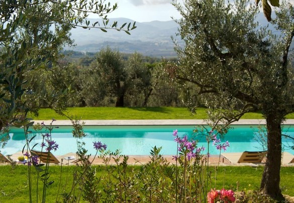 Il panorama collinare apprezzabile dalla piscina - Terra San Raffaele
