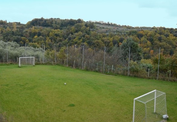 Il campo da calcetto privato e recintato - Terra San Raffaele