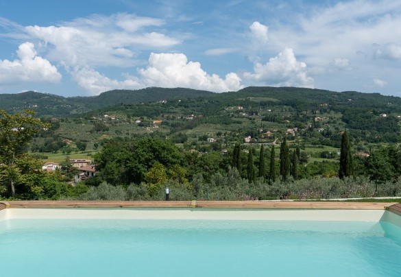 The pool is lined in PVC – Terrazza sulla valle