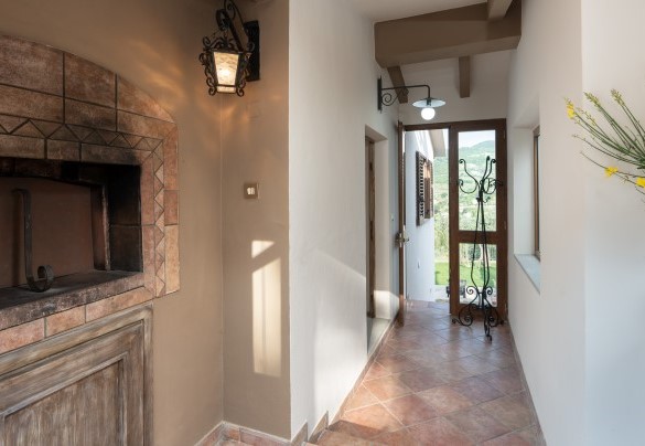 The first floor is connected  by both internal and external stairs – Terrazza sulla valle