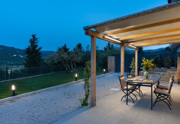This is the ideal place for those who dream of a quiet holiday, yet just a few kilometres from town– Terrazza sulla valle