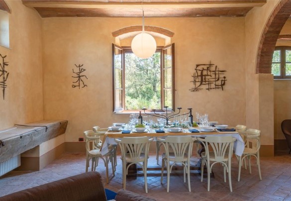 The dining table in the living area - Terripi