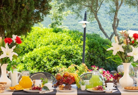 Veranda per colazioni all'aperto - Terripi