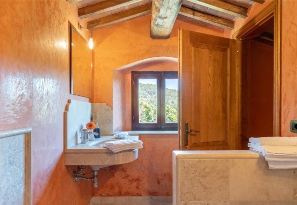Bathroom with shower n.2 en-suite to the double bedroom n.2 - Terripi