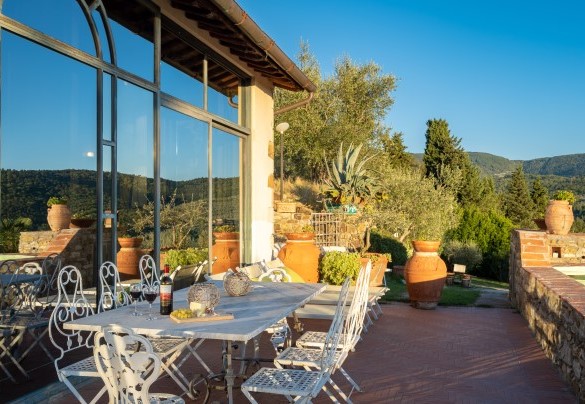Unique moments of relaxation accompanied by a good Tuscan red wine - Torre al Poggio