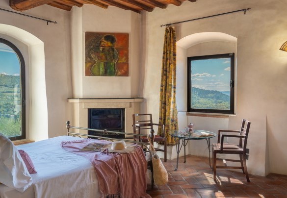 Double bedroom with en suite bathroom on the second floor - Torre al Poggio